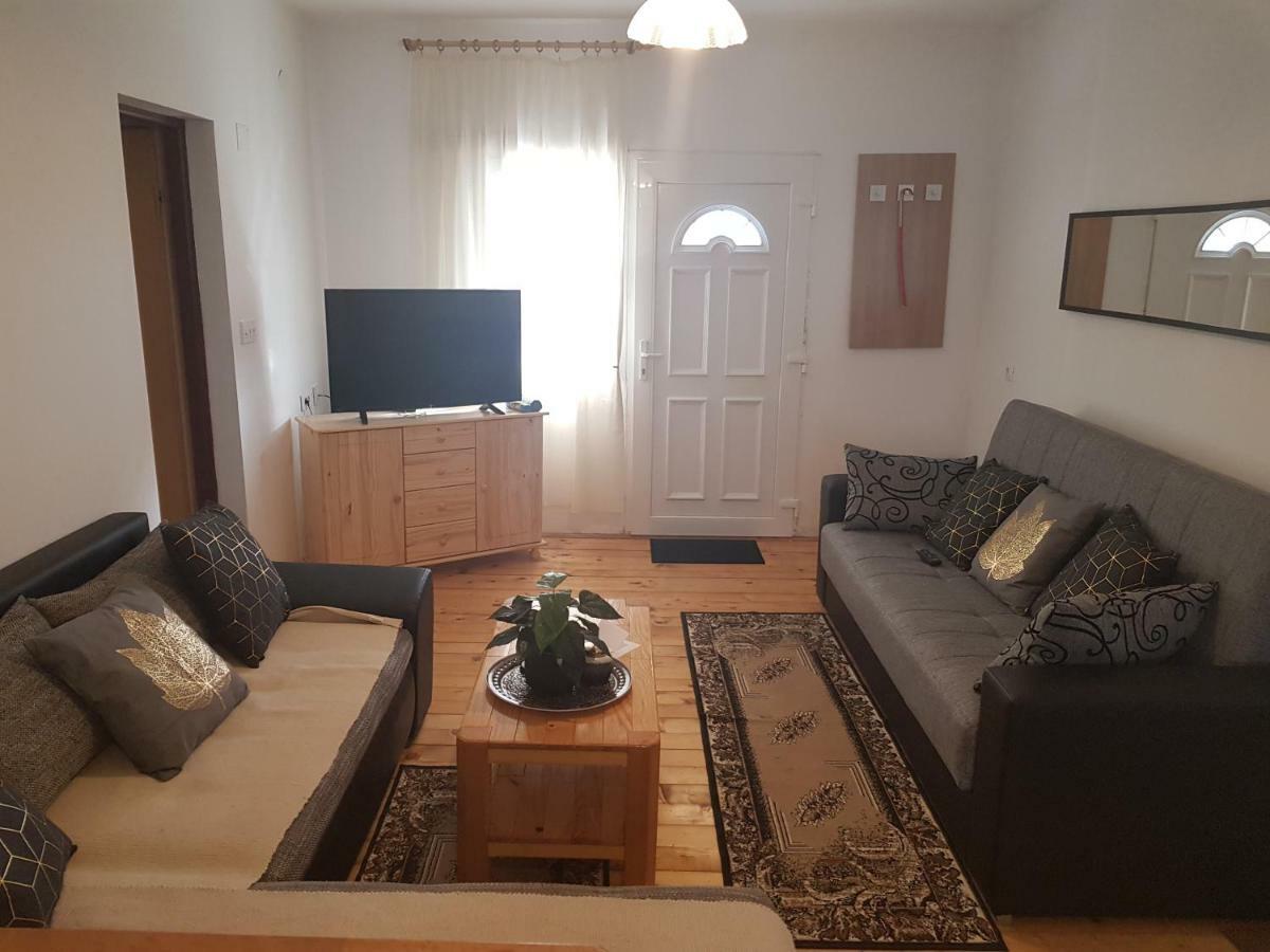 Apartmani Andrej Udbina Dış mekan fotoğraf