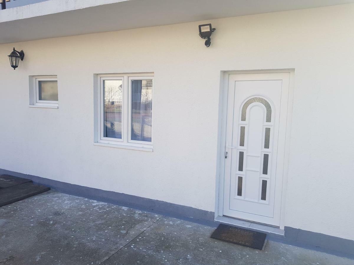 Apartmani Andrej Udbina Dış mekan fotoğraf